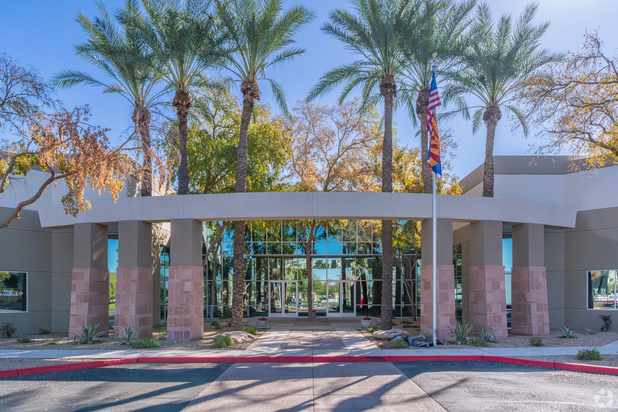 20401 N 29th Ave, Phoenix, AZ à louer Photo du bâtiment- Image 1 de 21