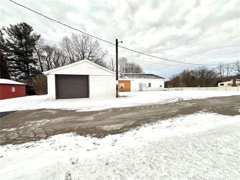 2411 Adella St, New Castle, PA à vendre - Photo du bâtiment - Image 3 de 13