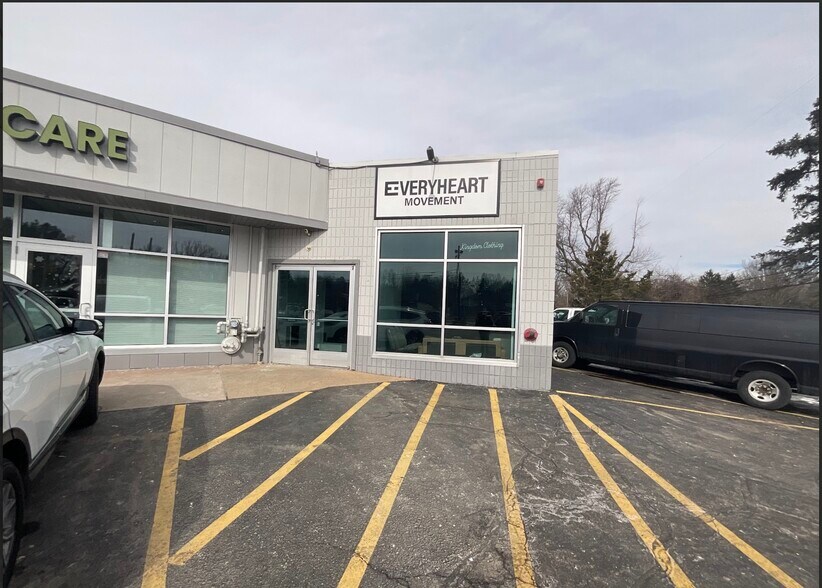 2807 Lake Michigan Dr NW, Grand Rapids, MI à louer - Photo du bâtiment - Image 2 de 52
