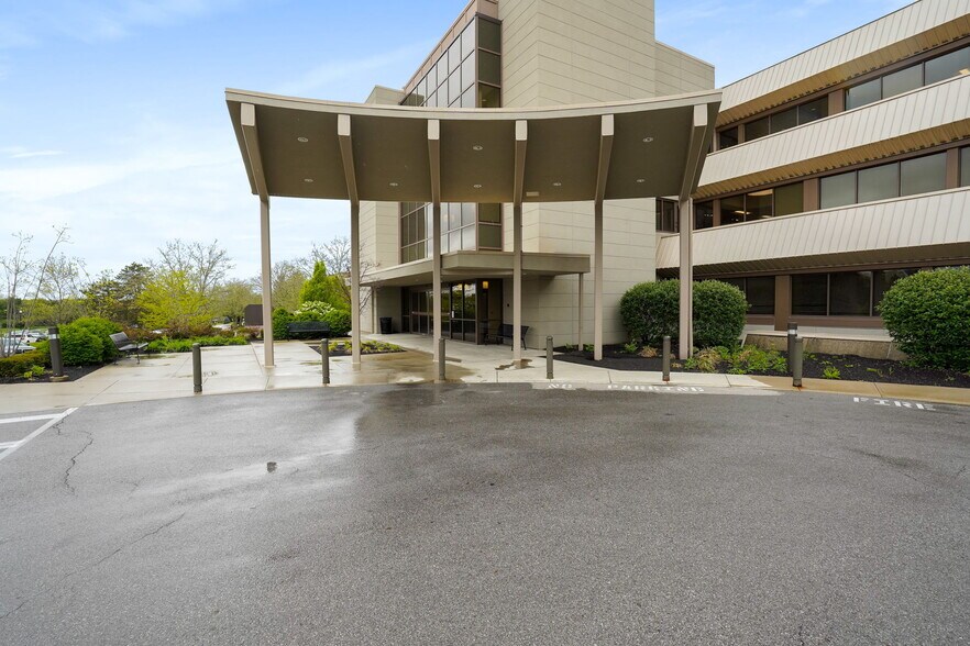 350 W Wilson Bridge Rd, Worthington, OH à louer - Photo du bâtiment - Image 3 de 28