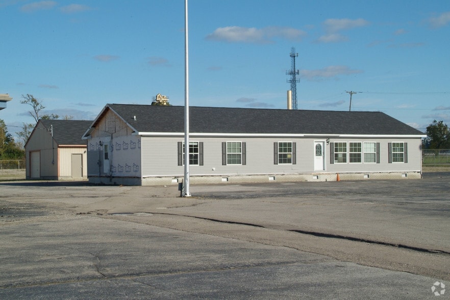 4057 S Dort Hwy, Burton, MI for sale - Building Photo - Image 3 of 4