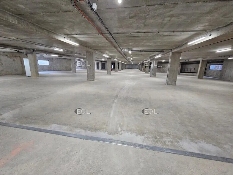 Industriel dans Ivry-sur-Seine à louer - Photo du bâtiment - Image 2 de 14