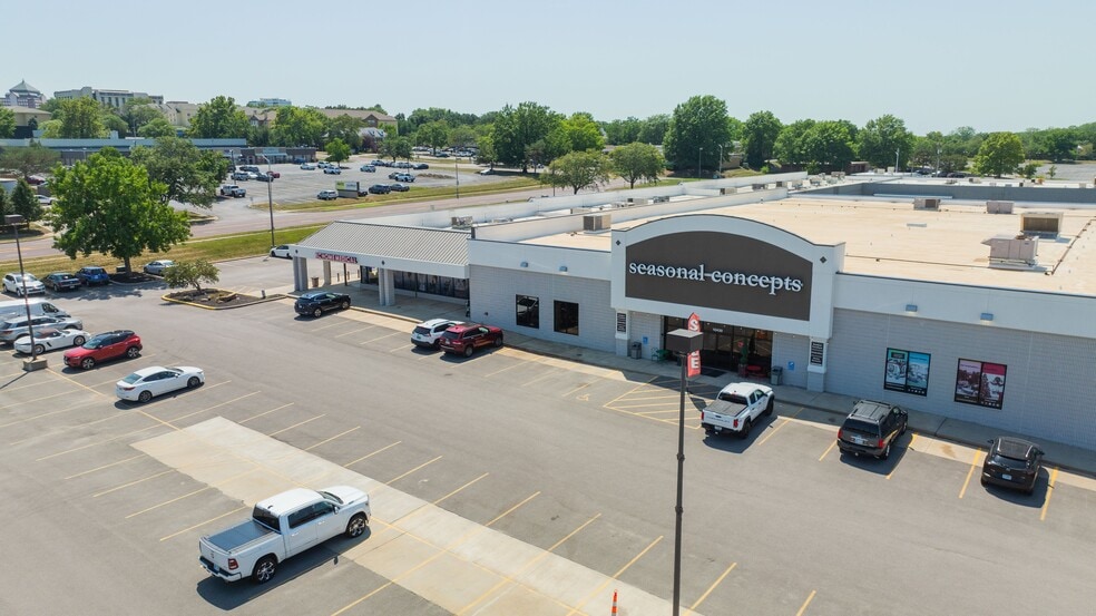 10360 Metcalf Ave, Overland Park, KS for lease - Building Photo - Image 1 of 5
