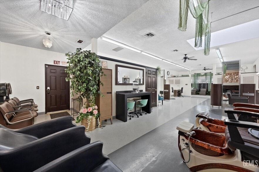 1601 N Chester Ave, Bakersfield, CA for sale - Building Photo - Image 2 of 10