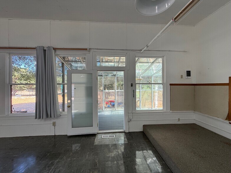 211 Spring Hill Rd, Petaluma, CA à louer - Photo du bâtiment - Image 3 de 11