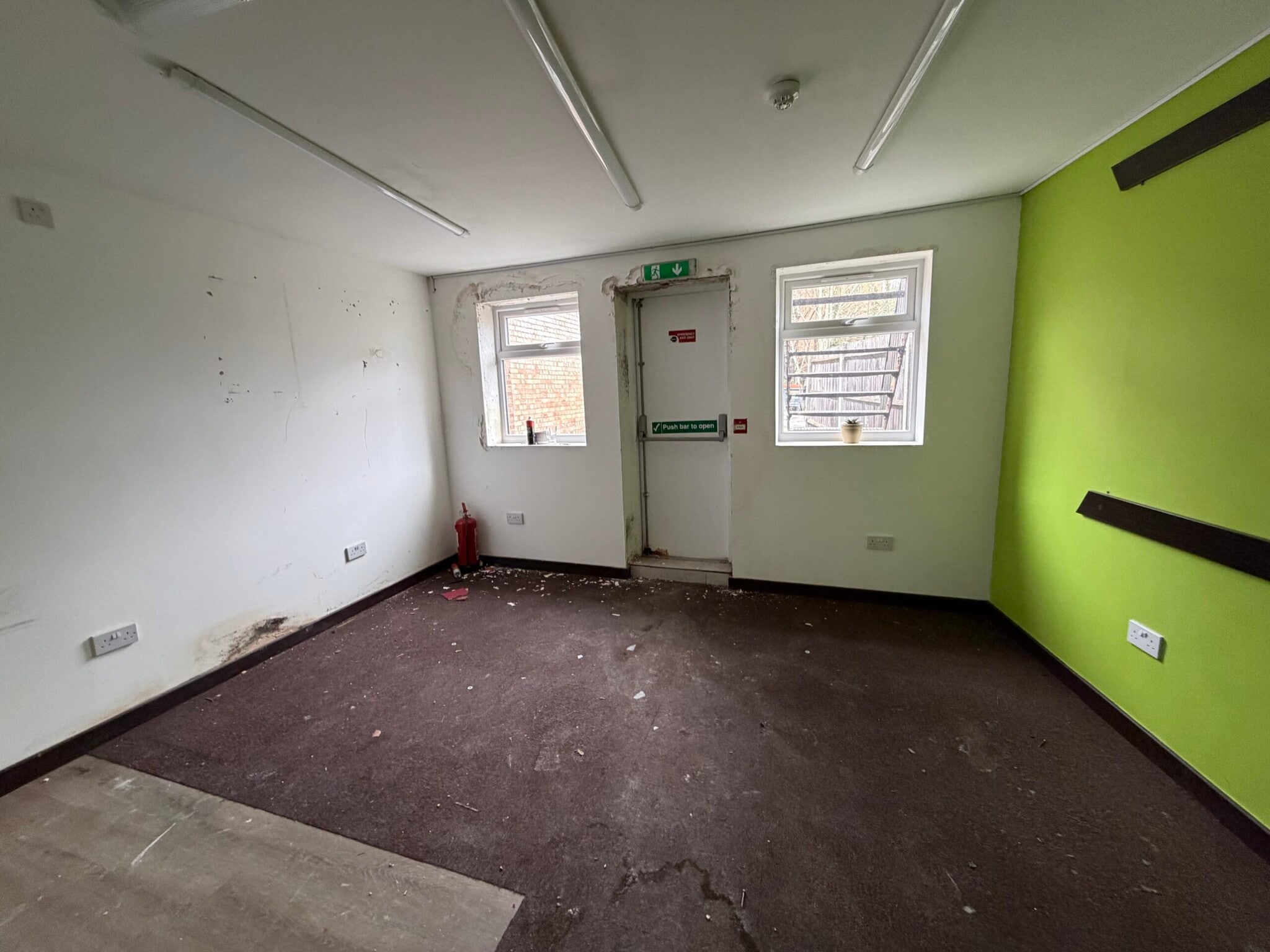 26 Bridge St, Pinner for lease Interior Photo- Image 1 of 2