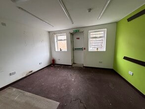 26 Bridge St, Pinner for lease Interior Photo- Image 1 of 2