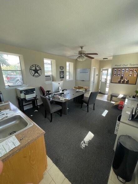 1630 County Road 279, Liberty Hill, TX à louer - Photo du bâtiment - Image 3 de 8