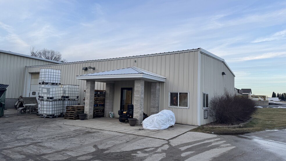 1660 Pilgrim Rd, Plymouth, WI for sale - Building Photo - Image 1 of 1