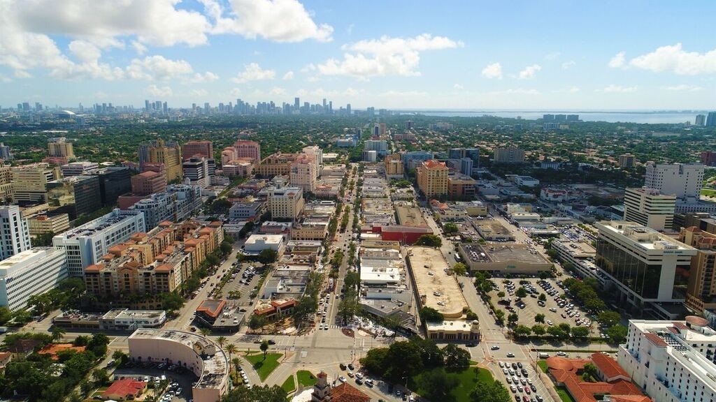 374-384 Miracle Mile, Coral Gables, FL for lease Primary Photo- Image 1 of 13