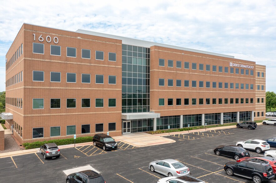 1600 N Randall Rd, Elgin, IL à louer - Photo du bâtiment - Image 2 de 14