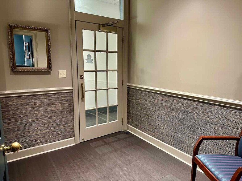 128 E Market St, Johnson City, TN à vendre - Photo intérieure - Image 3 de 10