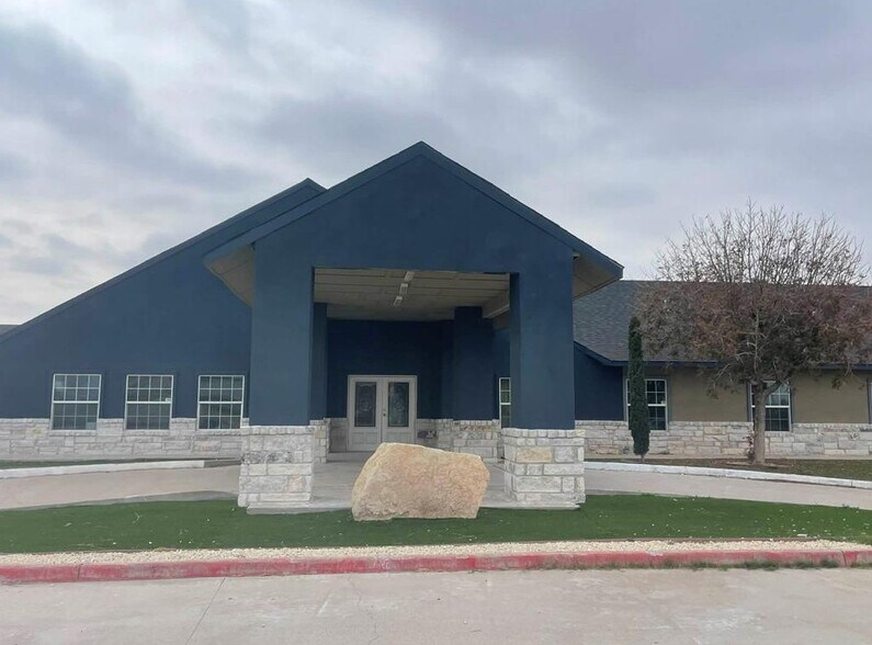 237 W 21st St, Fort Stockton, TX à louer - Photo du bâtiment - Image 1 de 22