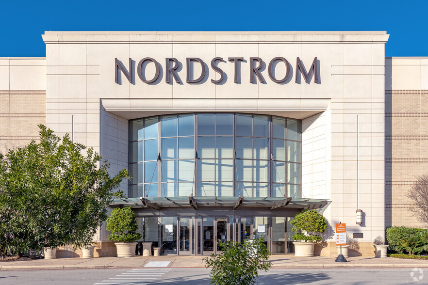 15900 La Cantera Pky, San Antonio, TX for lease - Building Photo - Image 3 of 4