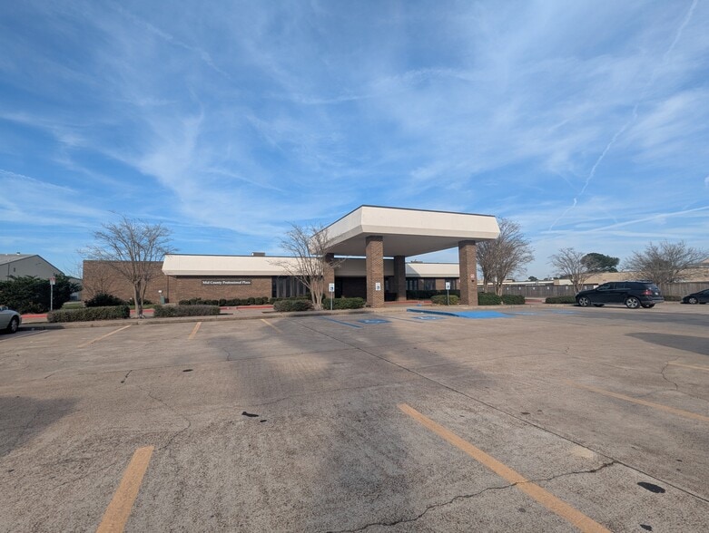1323 S 27th St, Nederland, TX for sale - Building Photo - Image 2 of 31