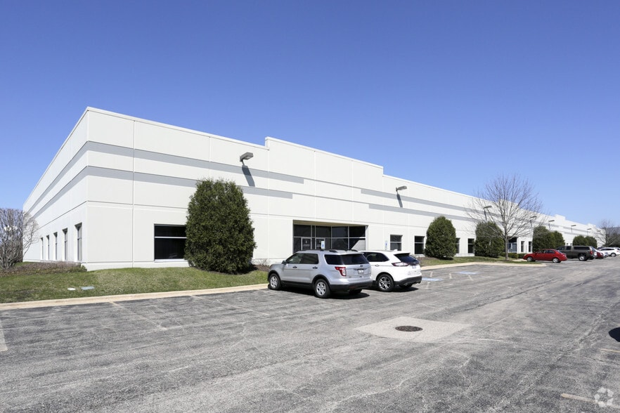 1380 Gateway Dr, Elgin, IL for lease - Building Photo - Image 2 of 4