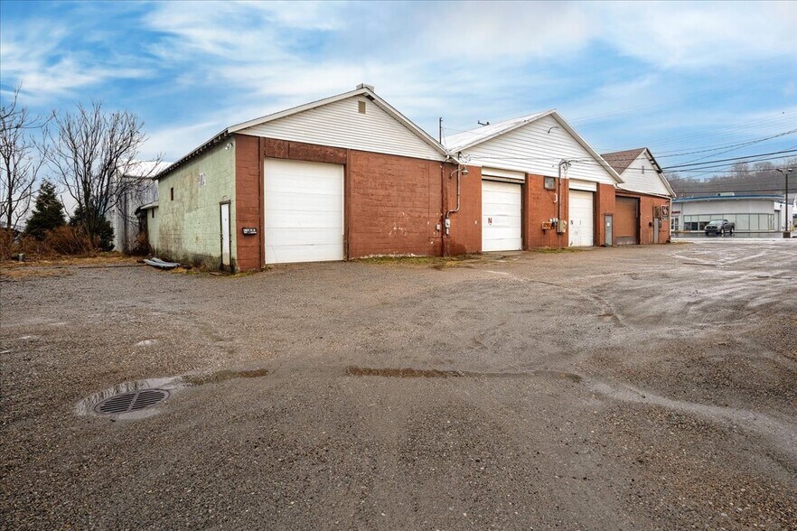 2600 Duss Ave, Ambridge, PA à vendre - Photo du bâtiment - Image 2 de 5
