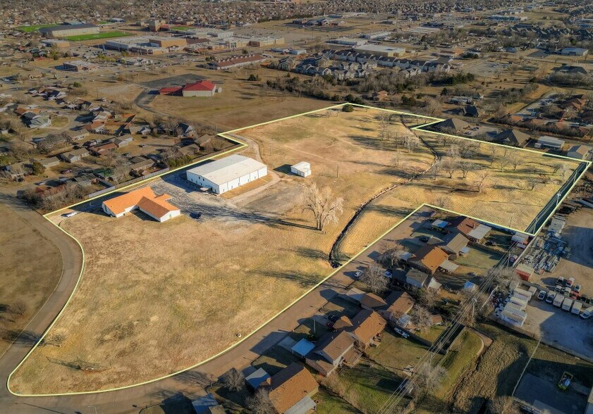 408 Century Dr, Moore, OK à vendre - Aérien - Image 2 de 5