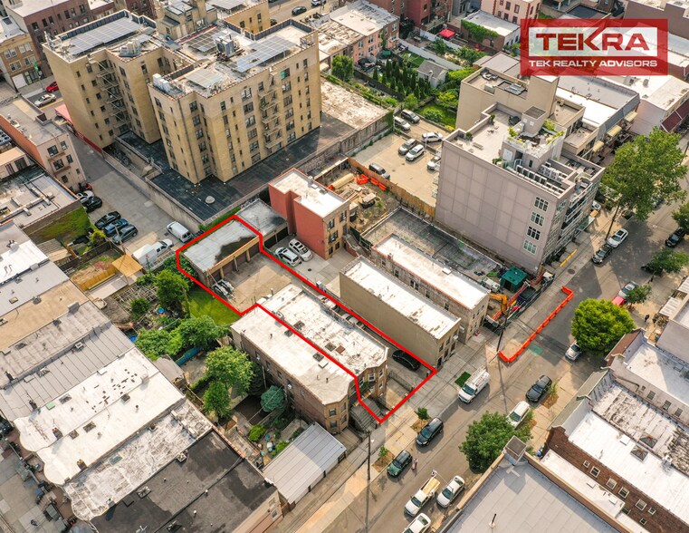 2348 31st Dr, Astoria, NY à vendre - Photo du bâtiment - Image 3 de 3