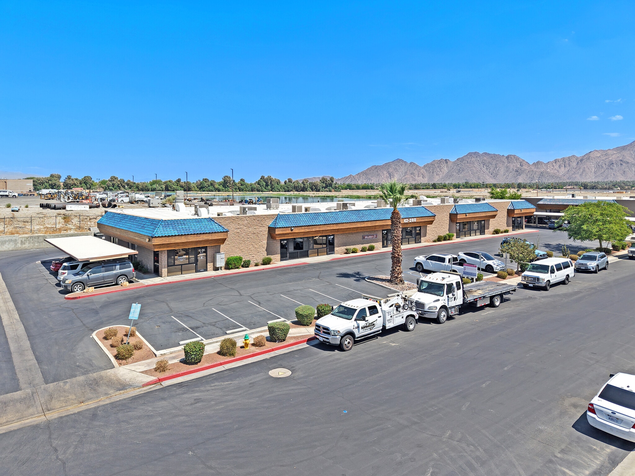 42280 Beacon Hl, Palm Desert, CA for lease Building Photo- Image 1 of 2