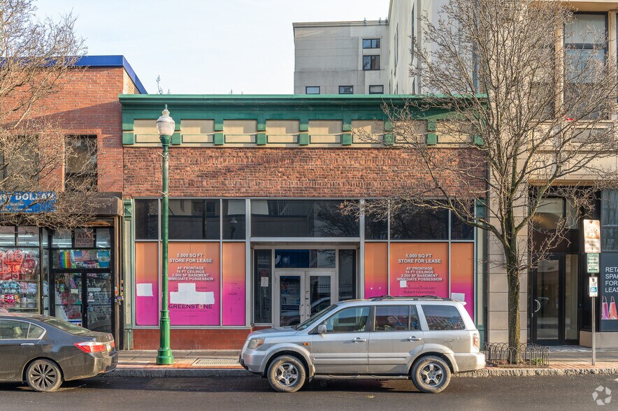 554 Main St, New Rochelle, NY à louer - Photo du bâtiment - Image 3 de 9