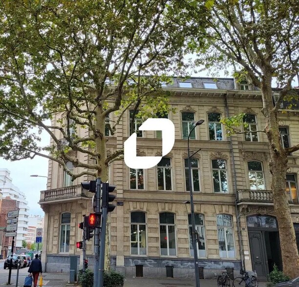 Office in Lille for lease - Building Photo - Image 1 of 7