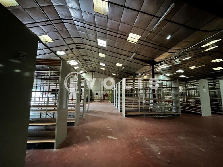 Flex in VILLENAVE-D'ORNON for lease - Interior Photo - Image 2 of 5