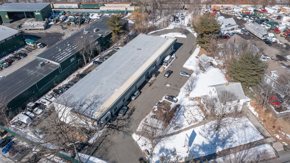 16 Beaver Brook Rd, Danbury, CT for lease - Building Photo - Image 3 of 22