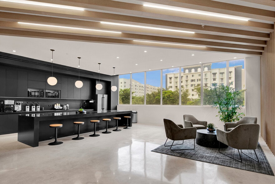 101 NW 8th St, Miami, FL à louer - Photo intérieure - Image 2 de 10