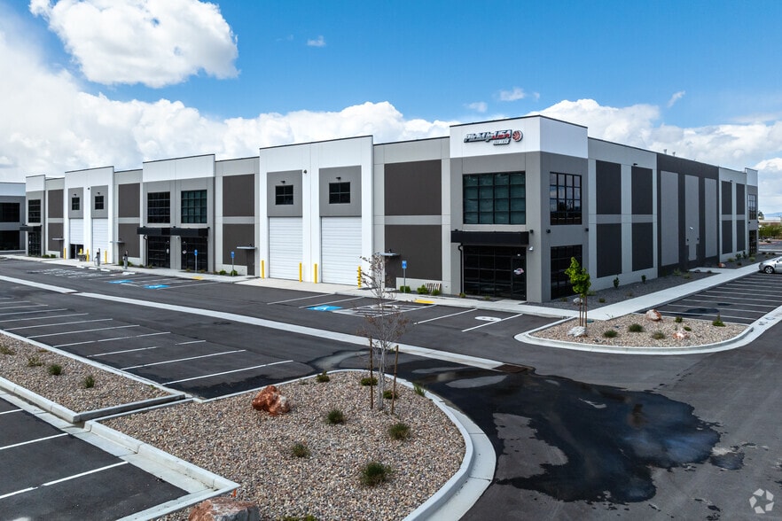 2193 S 1200 W, Woods Cross, UT à vendre - Photo du bâtiment - Image 2 de 7