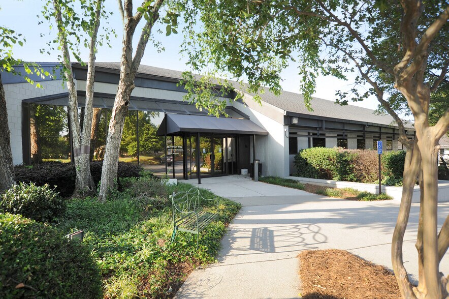 495 Winn Way, Decatur, GA à louer - Photo du bâtiment - Image 3 de 20