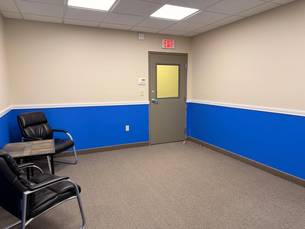 172 Route 101, Bedford, NH 03110 - Unit D23 - - Interior Photo - Image 2 of 7