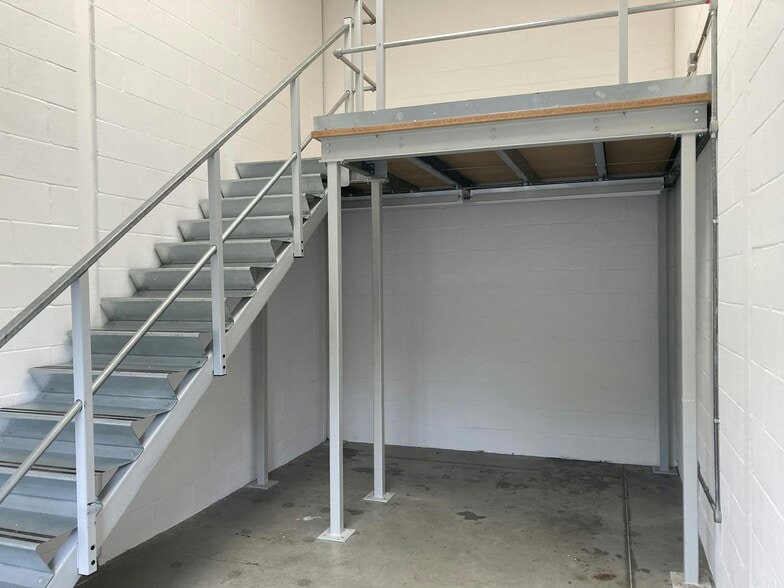 1 Smeaton Close, Aylesbury à louer - Photo du bâtiment - Image 3 de 28