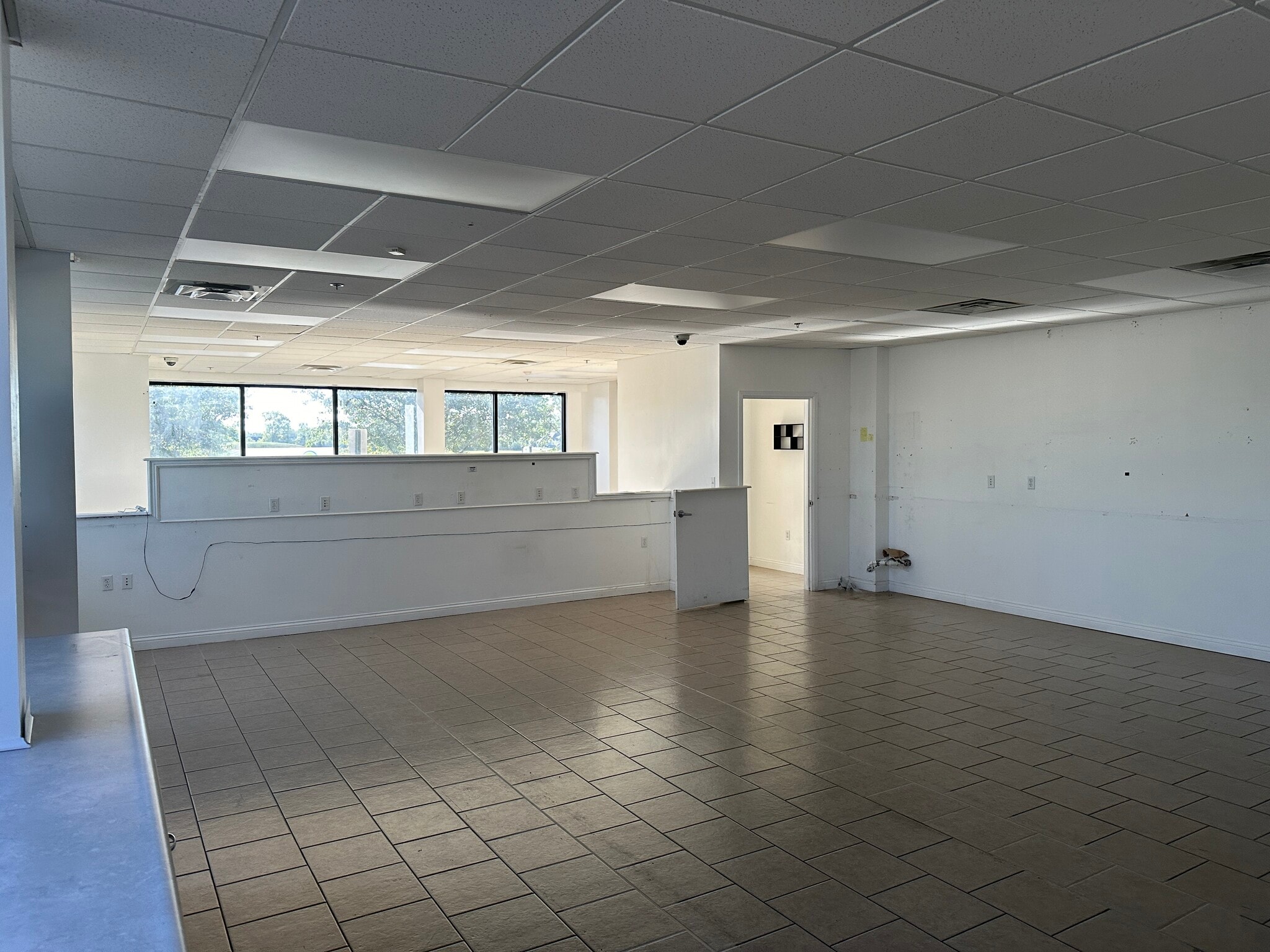 1502 Oxford Dr, Georgetown, KY for lease Interior Photo- Image 1 of 12