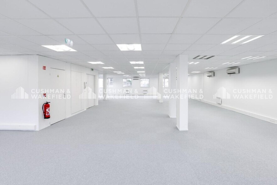 25 Rue Greffülhe, Levallois-Perret for lease - Interior Photo - Image 3 of 7
