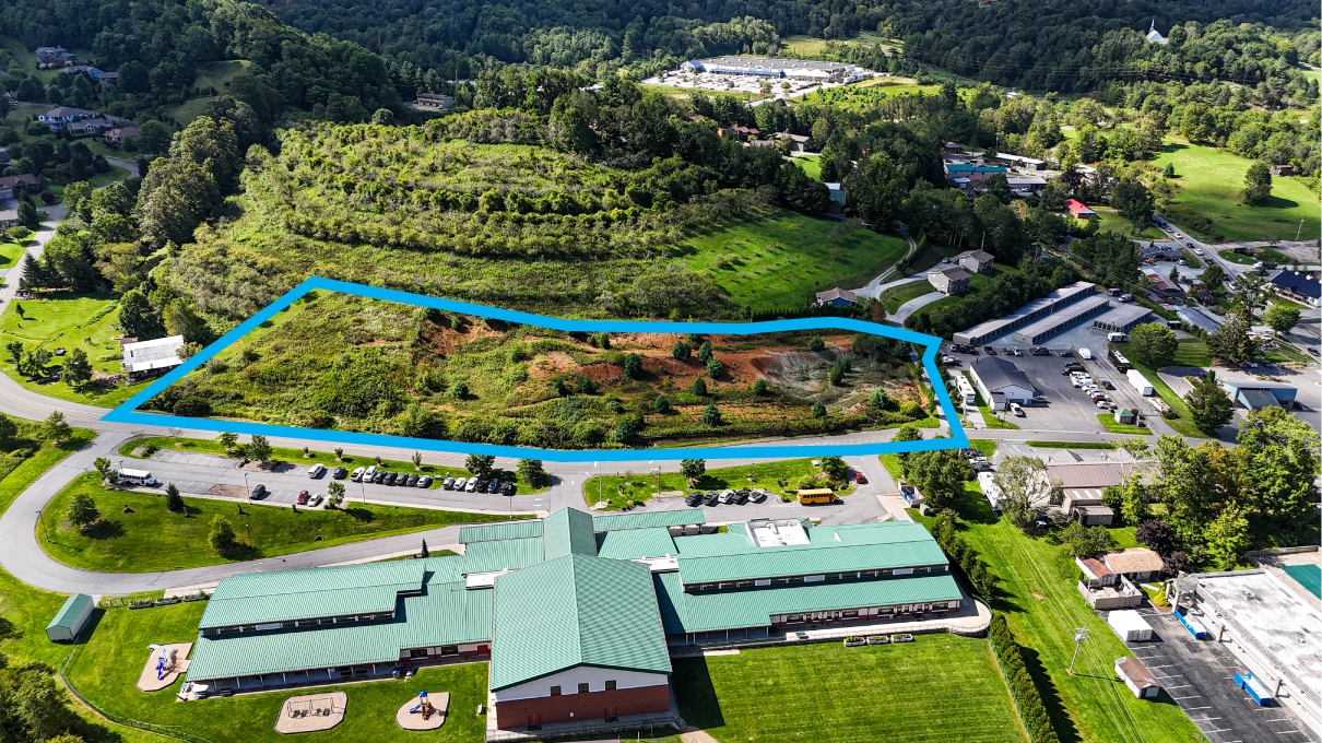 114 Orchard Ln, Banner Elk, NC for sale Primary Photo- Image 1 of 15