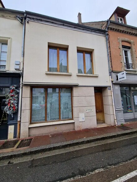 33 Rue De L'Enclos, Houdan for lease - Building Photo - Image 1 of 1