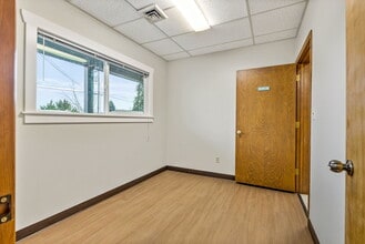 322 Main St, Dallas, OR à louer Photo intérieure- Image 2 de 5