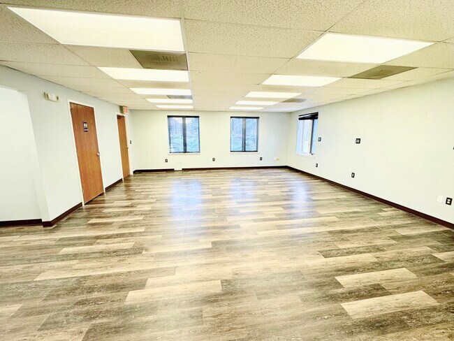 Plus de détails pour 1342-1360 Old Bridge Rd, Woodbridge, VA - Bureau à louer