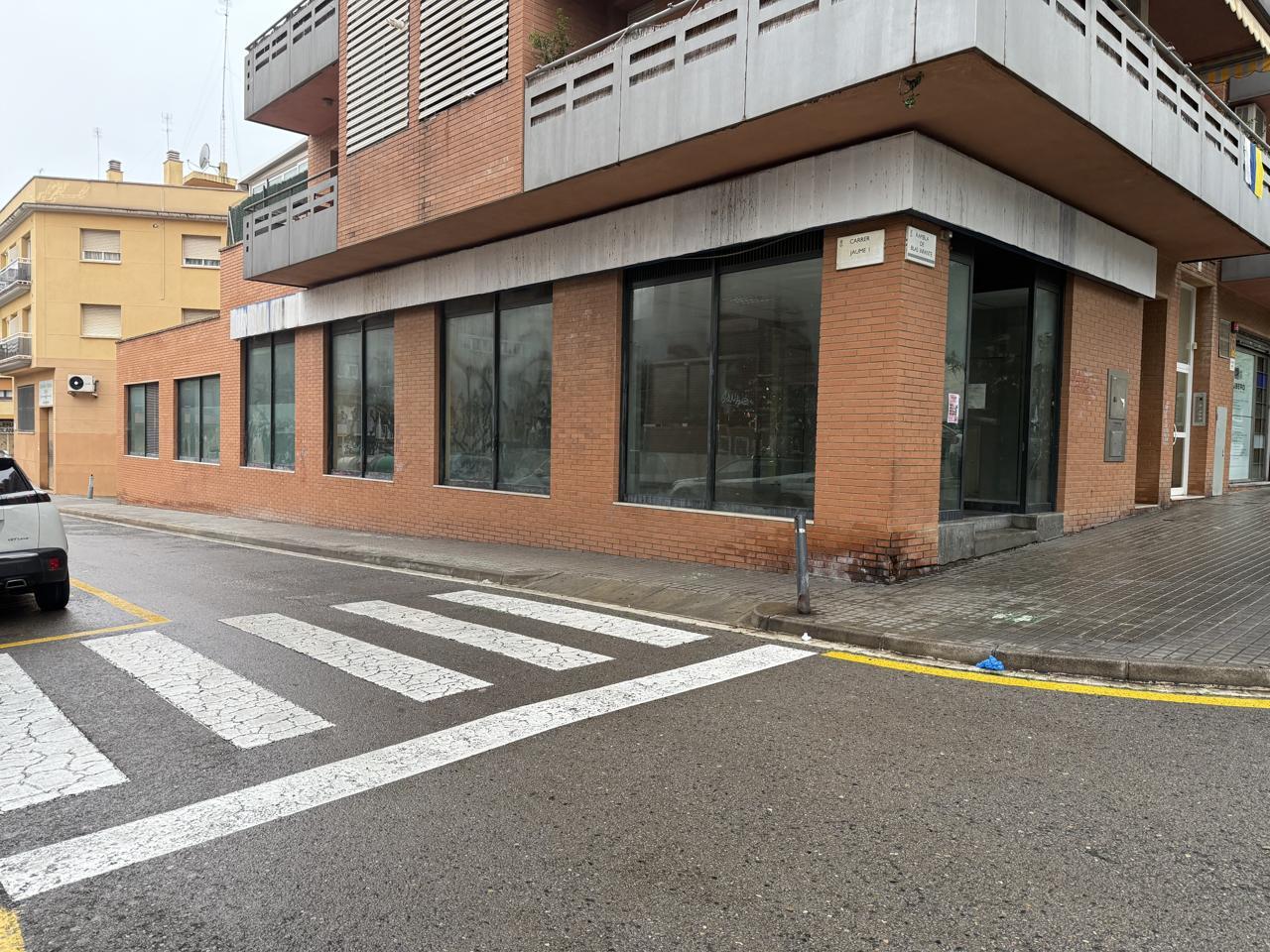 Commerce de détail dans Castelldefels, Barcelona à louer Photo du bâtiment- Image 1 de 2