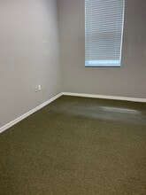 2607 Windguard Cir, Wesley Chapel, FL for lease Interior Photo- Image 2 of 18