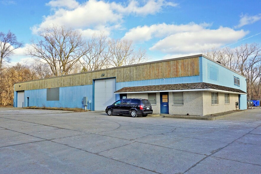 747-751 Orchard Lake Rd, Pontiac, MI for sale - Building Photo - Image 2 of 3