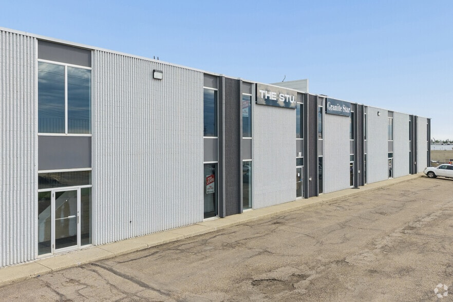 9408-9410 62nd Ave NW, Edmonton, AB for lease - Primary Photo - Image 1 of 3