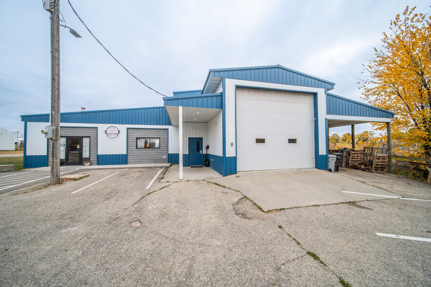 202 2nd Ave SW, Kasson, MN à vendre - Photo du bâtiment - Image 1 de 37