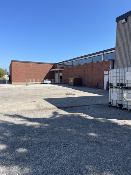 60 Torlake Cres, Toronto, ON for sale - Building Photo - Image 2 of 14