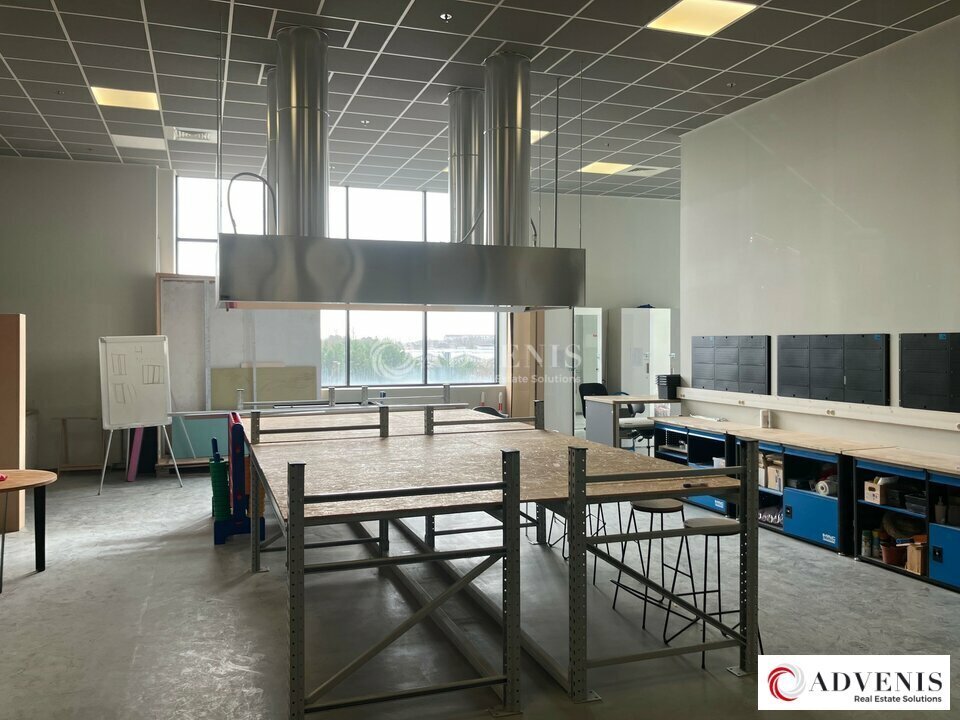 Retail in Mérignac for lease Interior Photo- Image 1 of 8