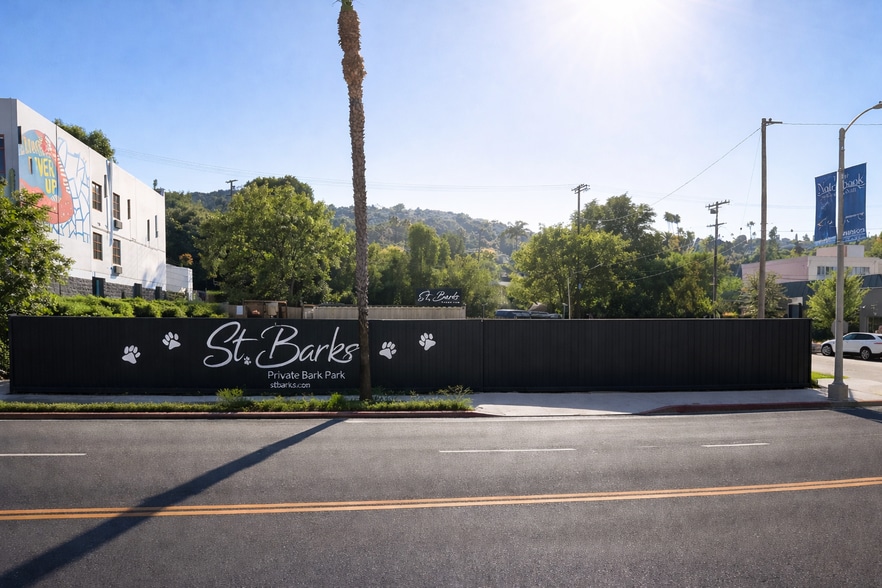 10740 Ventura Blvd, Studio City, CA for lease - Building Photo - Image 2 of 5