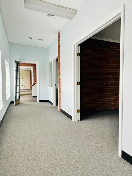 216 Main St, Hartford, CT à louer - Photo du bâtiment - Image 3 de 5