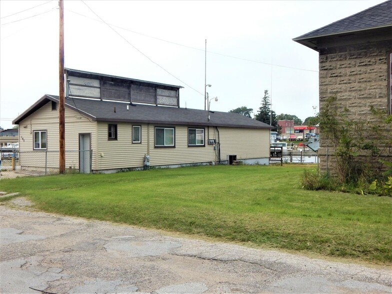 105 Water St, Ludington, MI à vendre - Photo du bâtiment - Image 1 de 1