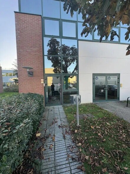 Flex dans Mitry-Mory à louer - Photo du bâtiment - Image 1 de 28